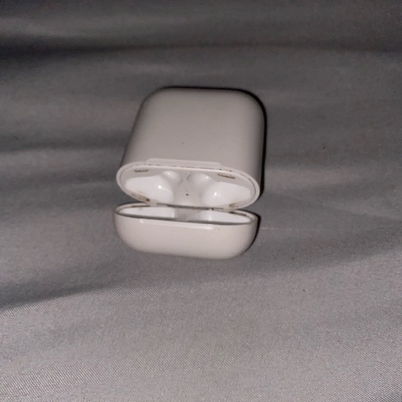 Air pod 1 case only - Picture 8 of 8